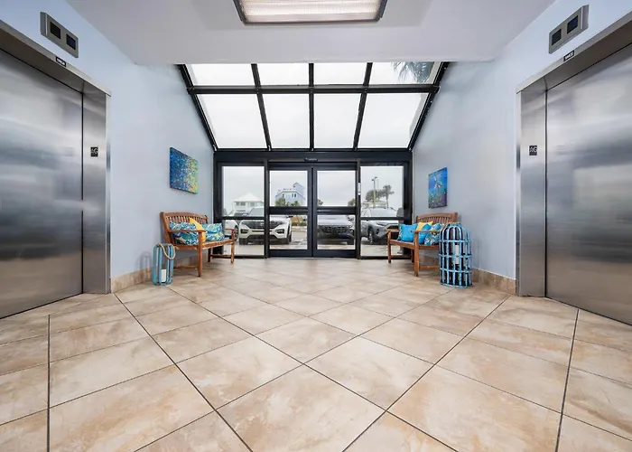 Apartment Island Winds East 501